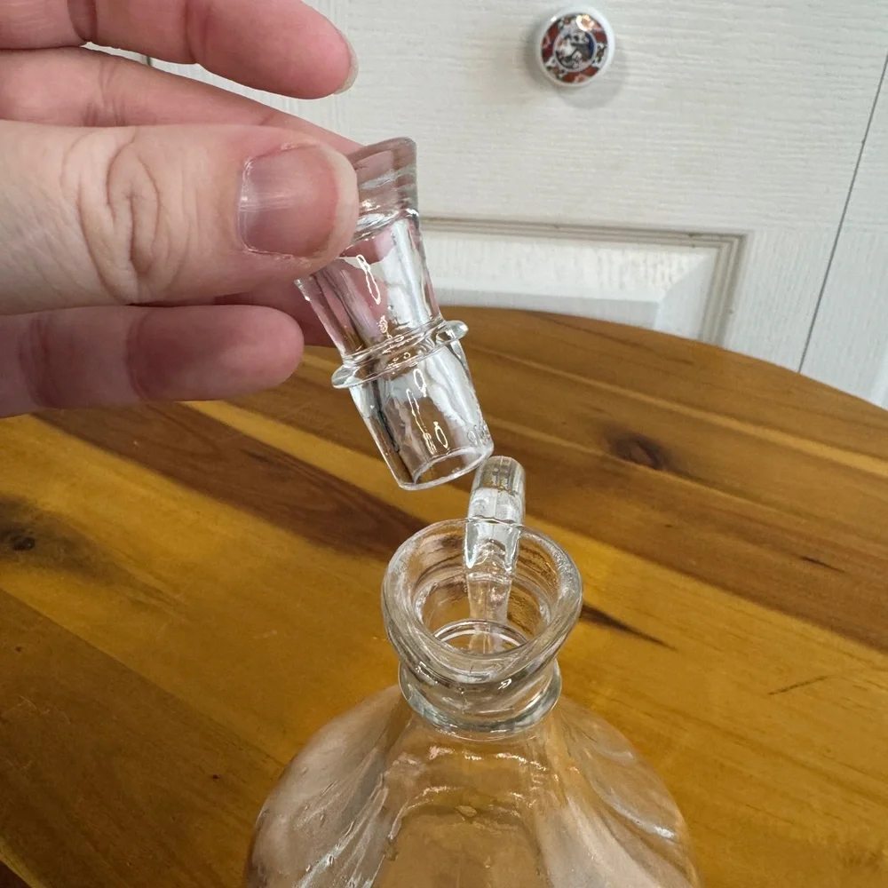 Antique Anchor‎ Hocking Presence Cruet with stopper